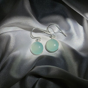 Pendientes Redondos de Calcedonia Aqua Plateada Hechos a Mano, Joyería Minimalista con Piedras Preciosas para Mujer - Product Image 3