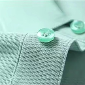 Polo personnalisé pour homme, blanc, manches courtes, 100% coton piqué, tricoté, décontracté, couleur unie, respirant, coupe classique, boutons - Product Image 5