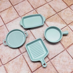 Ensemble d'ustensiles de cuisine miniatures à l'échelle 1:12, collection de casseroles colorées pour maison de poupée, accessoires de cuisine en métal, jouet DIY, cadeau pour les plus de 14 ans - Product Image 5