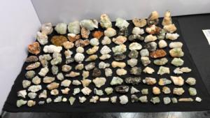 Lote de Minerales Naturales y Hermosos de Apofilita Verde Mixta con Estilbita, Colección de Especímenes de Cristal Premium, Decoración, Set de Regalo - Product Image 2
