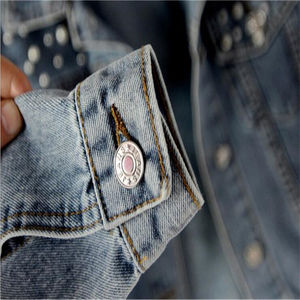 Chaqueta vaquera de mezclilla para mujer 2026 al por mayor, de moda, manga larga, con solapa y botones, en varios colores sólidos - Product Image 3