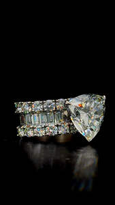 Bague en or blanc 18KT 5.42 CT trillion et diamants de laboratoire taillés en baguette sur vente en gros de diamants de laboratoire en serti à griffes pour elle - Product Image 2