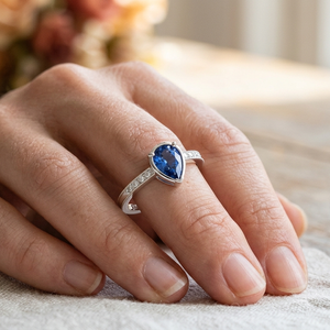Anillo de Compromiso Ovalado con Diamante Azul, Banda Nupcial con Pavé, Oro Blanco, Joyería Fina - Product Image 4