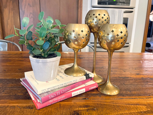 Ensemble de trois bougeoirs marocains vintage en laiton, porte-bougies décoratifs, support à bougies traditionnel marocain pour la décoration de la maison - Product Image 1