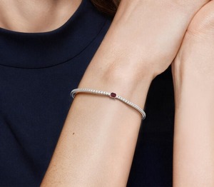 Pulsera de tenis Beatrice Lab con rubí y diamantes cultivados en oro blanco de 18 quilates - Product Image 4