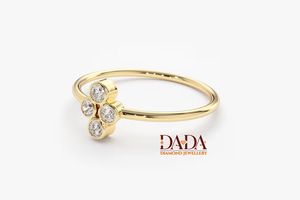 Bague de luxe pour femme avec diamants sertis en grappe, bague minimaliste à quatre pierres, bijou élégant pour le quotidien, bague moderne - Product Image 2