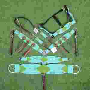 ชุดอุปกรณ์ม้าสีเทอร์ควอยซ์และสีเขียวทำจากขนโมแฮร์ ตกแต่งด้วยสายรัดหน้าอกขนาด 32 นิ้ว ทำจากหนังอาร์เจนตินา - Product Image 1