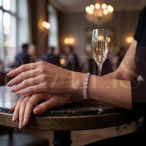 Bracelet en diamant de laboratoire taille baguette, 32 carats au total, coupe architecturale à étages, serti avec précision dans un or 18 carats durable - Product Image 5