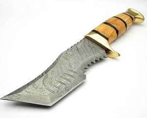 Outil utilitaire d'extérieur artisanal en acier damas à double zone large, avec manche en bois d'olivier empilé et entretoise en corne, et bolster en laiton. - Product Image 5