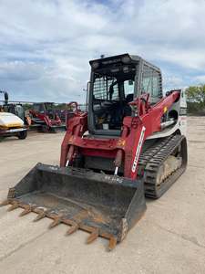 รถตักล้อยาง Takeuchi TL12V2 รุ่นทรงพลัง พร้อมดีไซน์ยกแนวตั้งเพื่อประสิทธิภาพการบรรทุกสูงสุด รถตักขนาดกะทัดรัด ลดราคาพิเศษ - Product Image 3