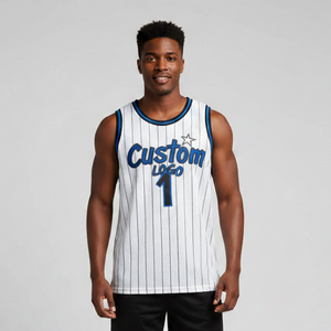 Ballon de basketball personnalisé OEM, brodé, imprimé par sublimation, en mesh antibactérien, séchage rapide, rayures noires rétro amusantes, blanc personnalisé - Product Image 1