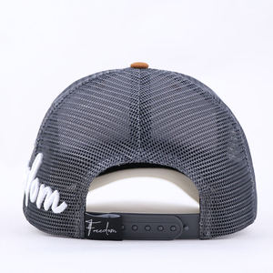 Casquette Trucker en Maille OEM, Avant Beige, Arrière Gris, Visière Blanche, Logo Personnalisé Brodé Freedom, Respirante, Casquette d'Été pour Adultes et Adolescents - Product Image 2