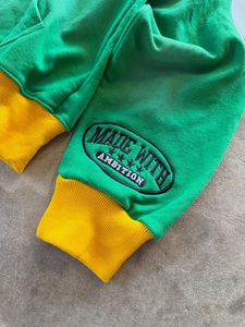 Sudadera con Capucha Personalizada de Alta Calidad al por Mayor, Chaqueta de Forro Polar Roja, Verde y Amarilla con Arte Bordado en las Mangas - Product Image 5