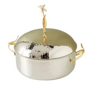 Plat à réchaud de luxe Skies Traders WF0200 en or martelé, base en laiton gravé, couvercle en dôme avec bouton en bois, fait main, écologique, pour la restauration - Product Image 2