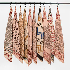 Meilleur ensemble de bandanas d'été bohèmes en coton écologique respirant 21"X21" style Bagru imprimé naturel pour femmes et animaux de compagnie - Product Image 5