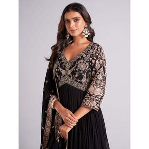 ชุดเดรส Anarkali ผ้าโพลีเอสเตอร์สำหรับงานปาร์ตี้ พร้อมจี้ห้อยคอและผ้าคลุมไหล่ สำหรับโอกาสพิเศษ - Product Image 4
