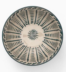 Plat à soupe en céramique rond, motif fraise peint à la main, design mignon pour servir des salades de fruits - Product Image 6