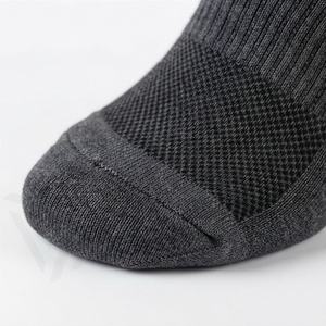 Chaussettes de ski et de snowboard entièrement rembourrées en laine chaude pour l'hiver, pour hommes et femmes, couleur personnalisée, équipement sportif thermique de performance athlétique - Product Image 6