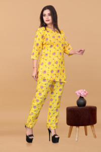 Conjunto de Pantalones y Blusa para Mujer, Estampado Amarillo Moderno, Poliéster y Rayón, Cuello Redondo, Transpirable, Tallas S a 6XL, Venta al Por Mayor - Product Image 2