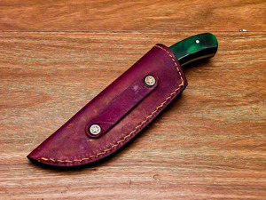 Cuchillo Skinner de Acero de Damasco Hecho a Mano con Mango de Resina Verde, Pasador de Latón y Funda de Cuero. Fabricante OEM Personalizado, Venta al por Mayor y a Granel. - Product Image 3