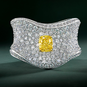 Bracelet manchette de luxe en or blanc avec diamant jaune taille coussin, bijoux pour femme - Product Image 2