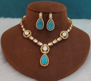 Collar de moissanita Polki de calidad premium con hermosos pendientes, perfecto para fiestas y oficina, diseño elegante y con clase. - Product Image 3