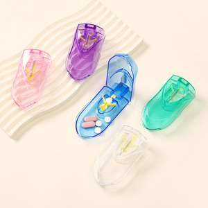 Coupe-pilules portable et boîte de rangement en plastique transparent bleu rose pour l'organisation des médicaments - Product Image 2