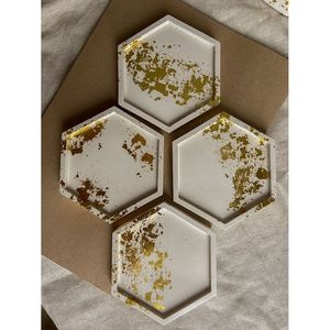 Premium Resin Decorative Trays Oval and Round Design for Organizational Purpose - Product Image 4