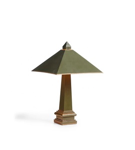 Lámpara de Mesa Metálica Olive Pyramid con Pantalla Geométrica, Fabricada en Hierro de Primera Calidad, Iluminación Ambiental Cálida para Interiores Sofisticados - Product Image 6