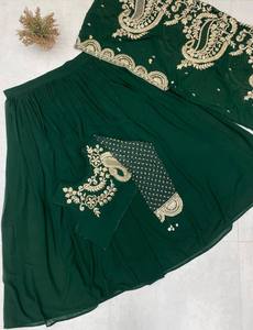 Conjunto de Lehenga Étnico de Lujo con Bordado de Lentejuelas y Cordones, Lehenga de Georgette y Elegante Shrug - Product Image 4