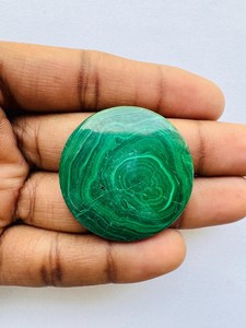 Fournisseur de pièces de malachite naturelle personnalisées, pierres précieuses 35x35x4 mm pour marques de luxe - Product Image 4