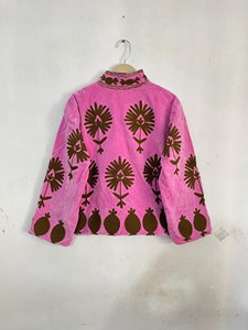 Veste en velours rose de style bohème avec broderie florale et abstraite marron artistique, vêtements d'extérieur pour femmes - Product Image 3