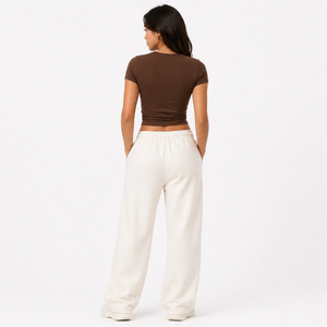 T-shirt court pour femme, col rond, basique, coupe slim minimaliste, design personnalisé, impression DTG, streetwear en coton pour femme - Product Image 3