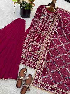 Salwar Kameez de Georgette Magenta y Teal con Bordado Zari Plateado, Traje de Diseñador para Bodas y Fiestas, Pantalón Palazzo Plisado y Dupatta de Encaje - Product Image 3