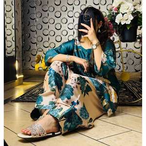 Conjunto de Fiesta de Diseño en Satén con Top, Pantalón y Dupatta, Mangas Tres Cuartos con Estampado Digital - Product Image 2