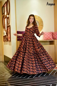 ชุดเดรสยาวผ้าฝ้ายผสมไหมพิมพ์ลายดิจิทัลสำหรับผู้หญิง |   ชุดเดรส Anarkali ตัดเย็บโดยดีไซเนอร์ พร้อมซับในผ้าเครป กระโปรงบานยาว 3.5 เมตร - Product Image 5
