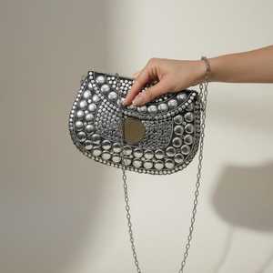 Pochette de créateur en nacre de qualité supérieure avec chaîne métallique détachable - Product Image 5