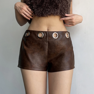 Shorts en cuir PU marron taille haute pour femme, style motard, taille élastique, couleur unie, décoration rivets, coupe classique - Product Image 2