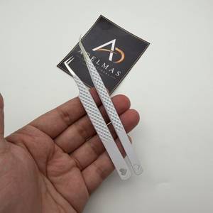 Pince à épiler isolée à 45 degrés et pince à ongles coudée à 90 degrés en acier inoxydable – Instrument de beauté à prise parfaite et durable - Product Image 1