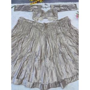 Lehenga Choli de Moda con Corte de Pez y Bordado Zari para Vestimenta de Boda - Product Image 2