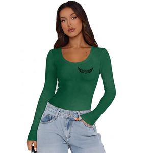 Haut blanc à manches longues pour femme, col rond, avec logo brodé sur le devant, respirant, en coton et élasthanne, coupe ajustée - Product Image 5