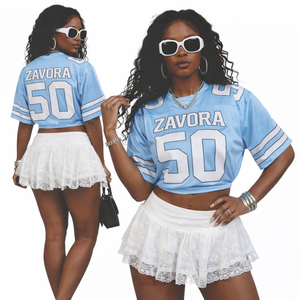 Camiseta deportiva corta de malla con cuello en V para mujer, estilo jersey de fútbol americano, ropa urbana, con logo personalizado, azul. - Product Image 2