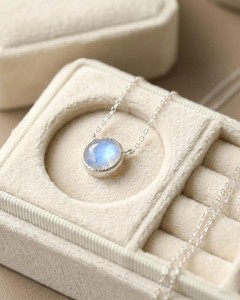 Collar con Colgante de Piedra Lunar, Cristal Natural con Destello Azul, Joyería Minimalista Boho de Lujo, Piedra Energética Curativa, Regalo para Mujer - Product Image 3