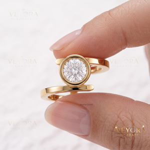 Anillo de Plata 925 Sólida de Lujo con Incrustaciones de Moissanita Redonda y Diseño de Bisel Desplazado para una Decoración Elegante y Lujosa - Product Image 3