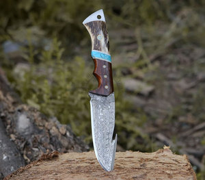 Couteau de chasse artisanal personnalisé en acier Damas - Lame fixe de 5,5 pouces, ambidextre, surface goutte de pluie, manche en bois, corne de cerf et turquoise - Product Image 2