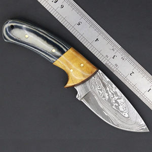 Couteaux de chasse avec lame finition stone-washed et manche antidérapant pour une prise fiable dans les environnements humides. - Product Image 6