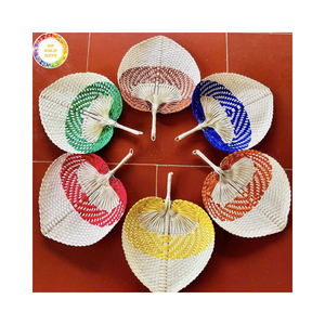 Abanico de Mano Bohemio de Ratán y Bambú para Despedida de Soltera, Boda en la Playa, Recuerdo Ecológico para Invitados - Product Image 1