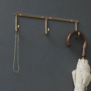 Porte-manteau mural en métal Heritage Rail avec finition laiton antique, triple crochets pour salle de bain, entrée et organisation de la maison - Product Image 2