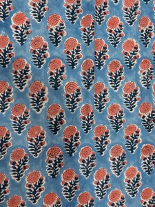Tela de Algodón Estampada a Mano con Diseño de Caléndula Azul Pastel – Tela de Algodón India con Estampado Floral - Product Image 3