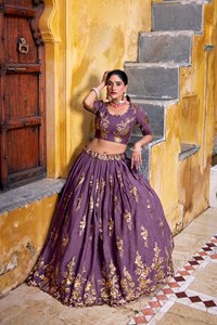 Lehenga Choli en soie brodée pour femme, couleur violette, avec broderie florale faite à la main, col en V, manches trois quarts, longueur au sol, robe élégante - Product Image 2
